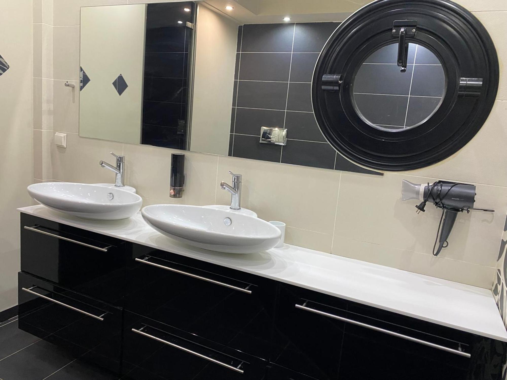 Luxury View Apartment 10Min From Athens Airport كوروبيون المظهر الخارجي الصورة