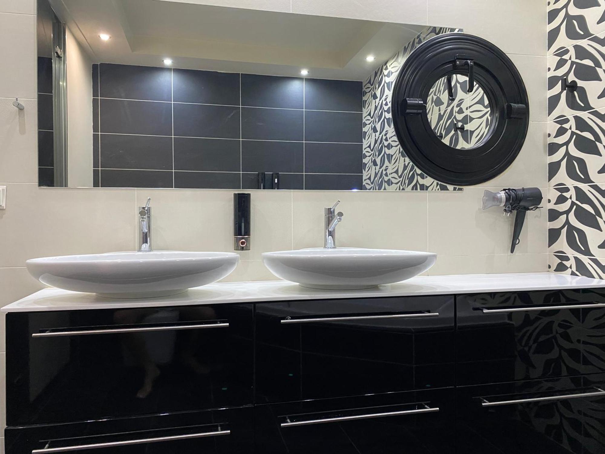 Luxury View Apartment 10Min From Athens Airport كوروبيون المظهر الخارجي الصورة