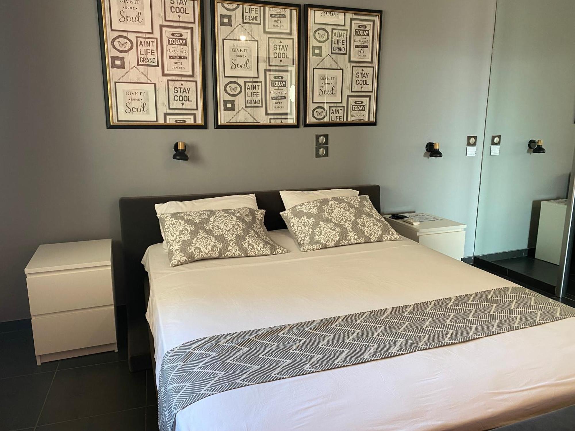 Luxury View Apartment 10Min From Athens Airport كوروبيون المظهر الخارجي الصورة
